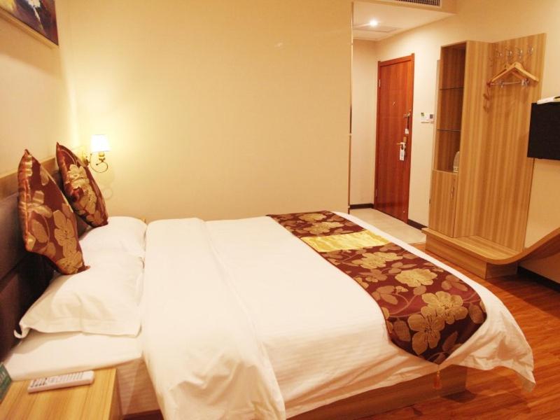 Greentree Alliance Yichang East Yichang Station Hotel Экстерьер фото